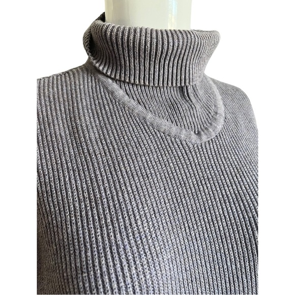 LULULEMON TURTLENECK SZ 4 - Picture 7 of 9